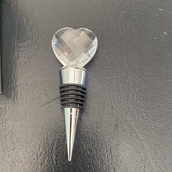 Heart wine stopper in box hard plastic looks like a crystal - Picture 2 of 7